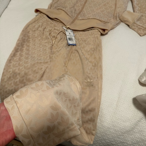 Adidas tracksuit - Picture 2 of 5